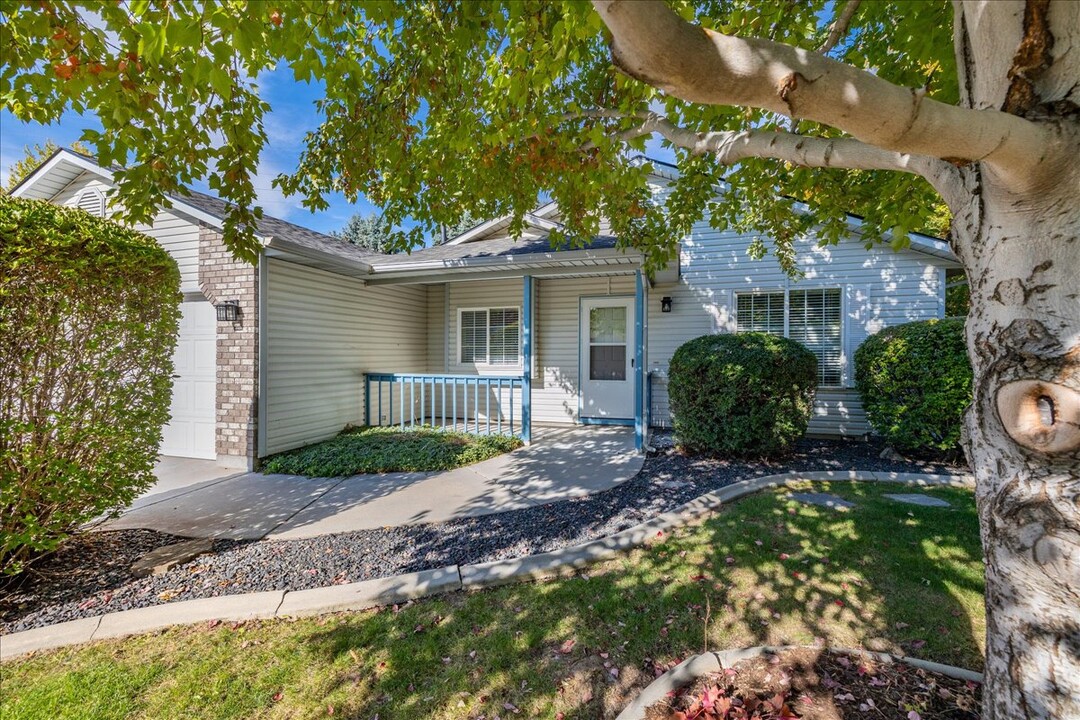 1912 S Peppercorn Pl in Boise, ID - Foto de edificio