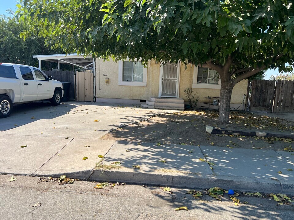 2031 4th St, Unit Main in Wasco, CA - Building Photo