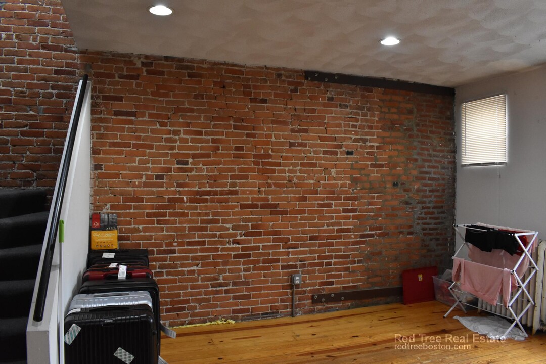 216 Hemenway St, Unit 2 in Boston, MA - Building Photo