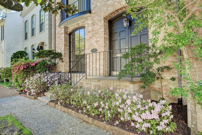 7527 Del Monte Dr in Houston, TX - Building Photo - Building Photo