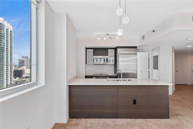 500 Brickell Ave in Miami, FL - Foto de edificio - Building Photo