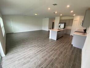 5071 Four Strand Ct in St. Cloud, FL - Building Photo - Building Photo
