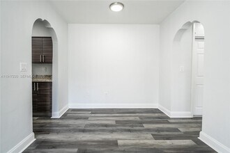 7911 Abbott Ave in Miami Beach, FL - Foto de edificio - Building Photo