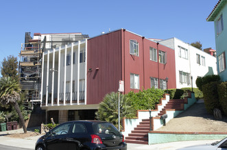 296 Lester Ave in Oakland, CA - Foto de edificio - Building Photo