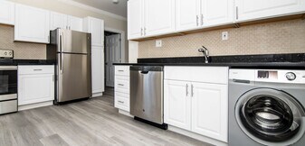 655 W Roscoe St in Chicago, IL - Building Photo