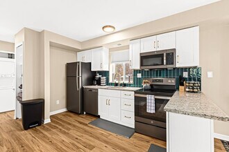 27850 Gratiot Ave, Unit SI ID1032348P in Roseville, MI - Building Photo - Building Photo