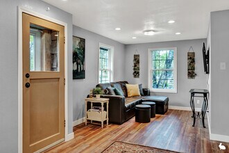 1423 Karluk St in Anchorage, AK - Building Photo - Building Photo