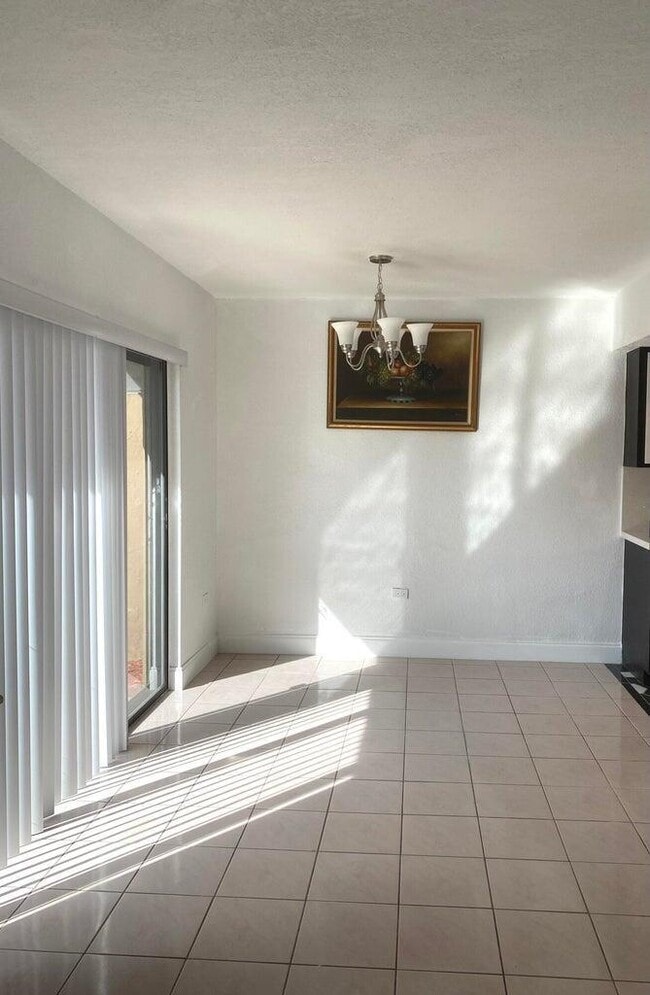 3031 E Missionwood Ln in Miramar, FL - Building Photo - Building Photo