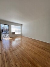 10643 Crenshaw Blvd, Unit 2 in Inglewood, CA - Building Photo - Building Photo
