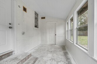 1035 Odessa Dr E in Jacksonville, FL - Building Photo - Building Photo