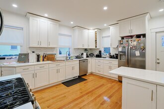26 Fenwick St in Somerville, MA - Foto de edificio - Interior Photo