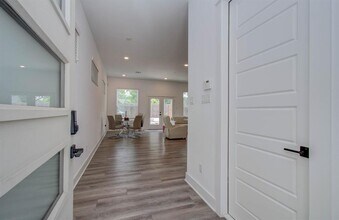 970 Highland Sound Ln in Houston, TX - Building Photo - Building Photo
