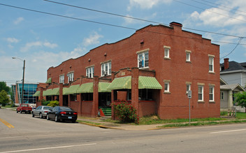 100 Wyoming St in Charleston, WV - Foto de edificio - Building Photo