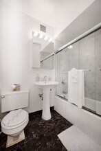 130 Water St, Unit 5-F in New York, NY - Building Photo - Building Photo