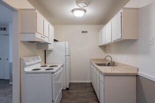 Waters Edge Estates in New Baltimore, MI - Building Photo