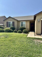 1252 Veronica Ave in Dinuba, CA - Building Photo - Building Photo