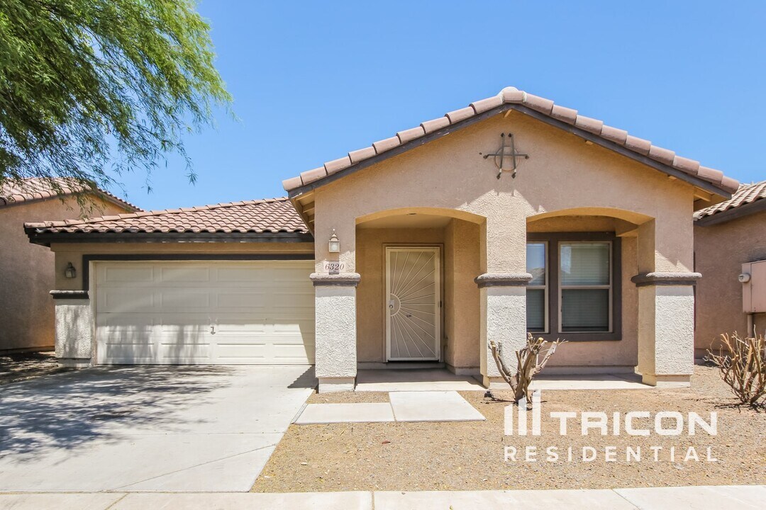 6320 W Sophie Ln in Phoenix, AZ - Building Photo