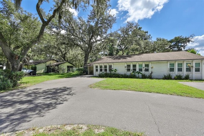 property at 105 N Kingsway Rd