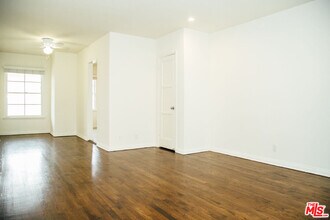 521 Hollister Ave in Santa Monica, CA - Building Photo - Building Photo