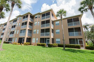 3830 Sawgrass Way in Naples, FL - Building Photo