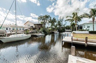 2700 Shoreview Dr in Naples, FL - Building Photo - Building Photo
