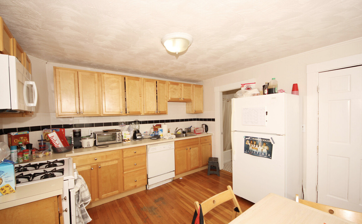 60-62 Bedford St, Unit 60 in Waltham, MA - Building Photo