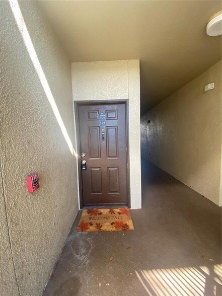 16415 Enclave Village Dr, Unit 108 in Tampa, FL - Building Photo - Building Photo