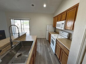 1105 Meadowlark Way SE in Rio Rancho, NM - Building Photo - Building Photo