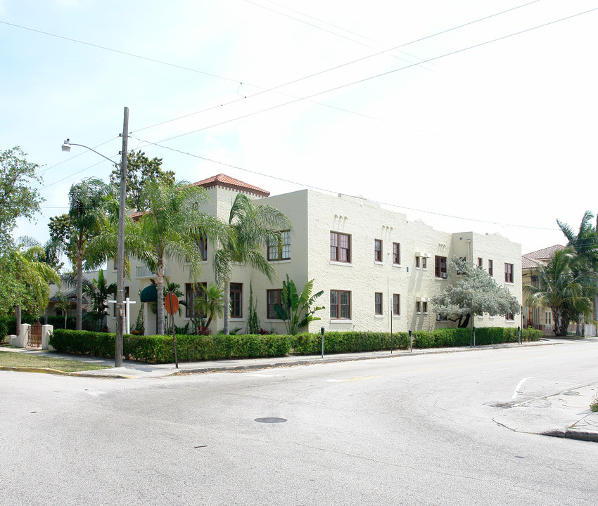 The Flora in Hollywood, FL - Building Photo