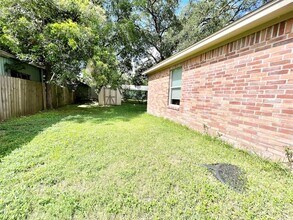 12117 11th St in Santa Fe, TX - Building Photo - Building Photo