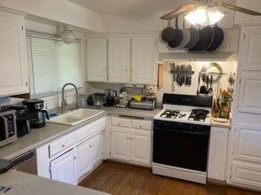 8831 Debra Ave in Los Angeles, CA - Foto de edificio - Building Photo