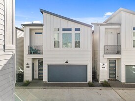 502 W Donovan St in Houston, TX - Building Photo