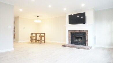 24 Overlook Dr in Monroe, CT - Building Photo - Building Photo