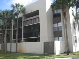 10855 SW 112th Ave in Miami, FL - Building Photo