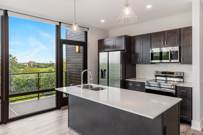 The Pierce at 7 Van Buren in Oak Park, IL - Building Photo - Building Photo