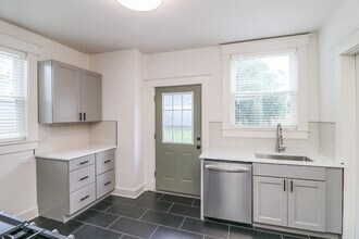 2109 Williams Ave, Unit 2111 Williams in Cincinnati, OH - Building Photo - Building Photo