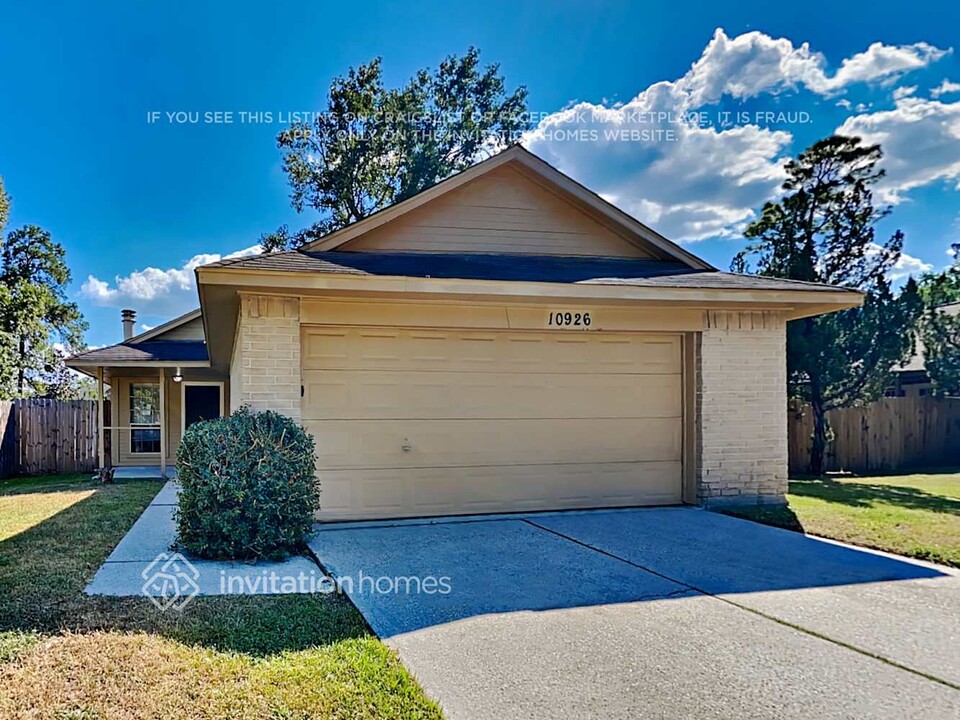 10926 Almond Grove in Humble, TX - Building Photo