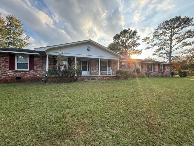 104 Harris Dr in Florence, AL - Foto de edificio - Building Photo