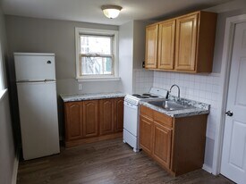 949 E Godfrey Ave in Philadelphia, PA - Building Photo