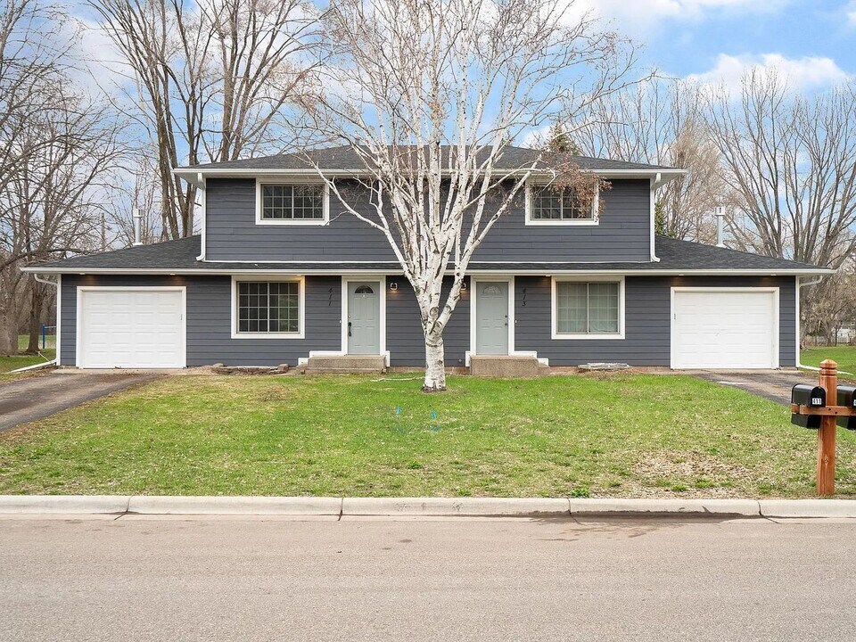 411-413 Belle Aire Dr in Champlin, MN - Building Photo