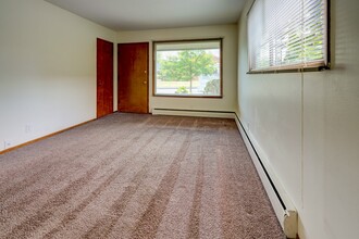 92nd 4 Plex in Portland, OR - Building Photo - Building Photo