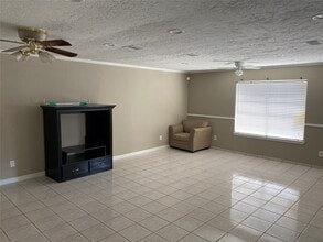 9619 Camrose Ct in Houston, TX - Building Photo - Building Photo