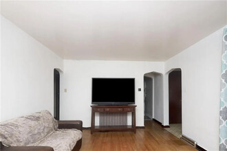 236 Highland Ave in East Pittsburgh, PA - Foto de edificio - Building Photo
