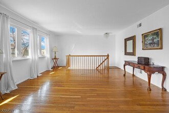 185 Maple St in Teaneck, NJ - Foto de edificio - Building Photo