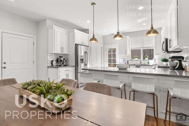 property at 5965 Hilltop Dr