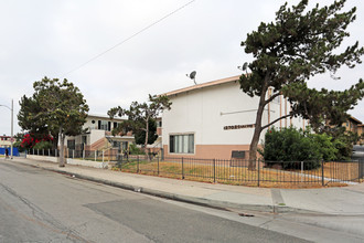 Sunswept Apartments in Garden Grove, CA - Building Photo - Building Photo