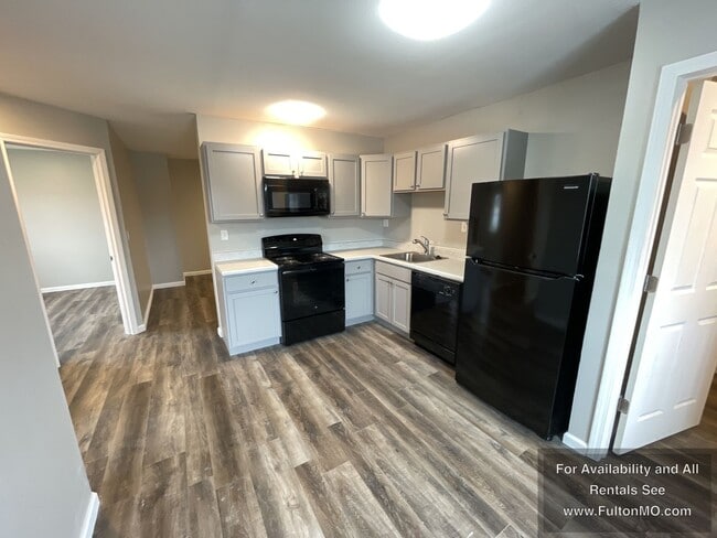 300 Market St in Fulton, MO - Building Photo - Building Photo