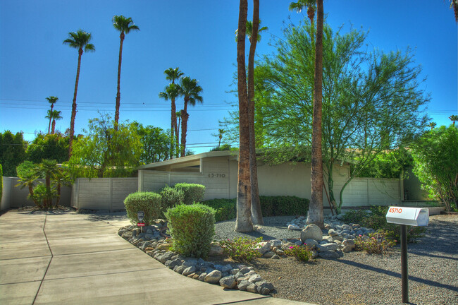 45710 Shadow Mountain Dr in Palm Desert, CA - Foto de edificio - Building Photo