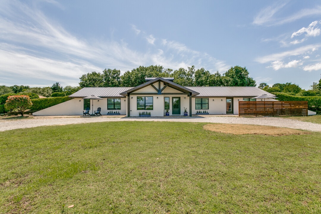 1190 Sycamore Bend Rd in Hickory Creek, TX - Building Photo