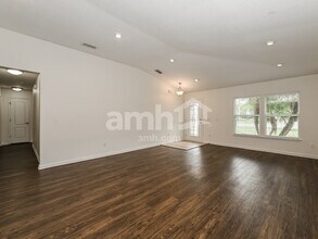 5283 Cypress Links Blvd in Elkton, FL - Foto de edificio - Building Photo